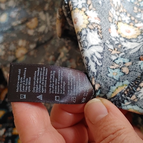 💚NWT WOMEN'S BOHO DARK FLORAL TOP - Picture 7 of 7